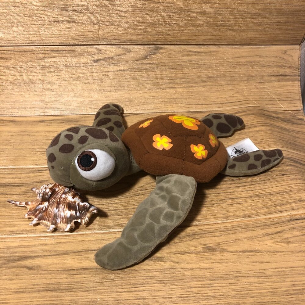 Disney Store Finding Nemo Kid Finding Nemo Sea turtle "Squirt"
